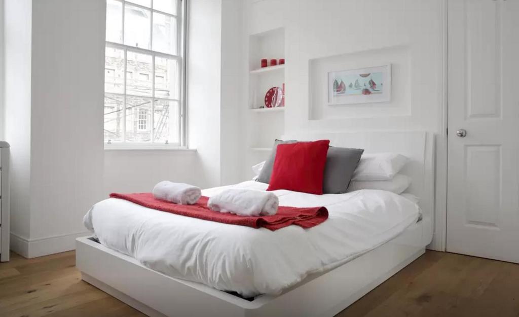 Clamshell Land - Royal Mile Apartment Edinburgh Room photo