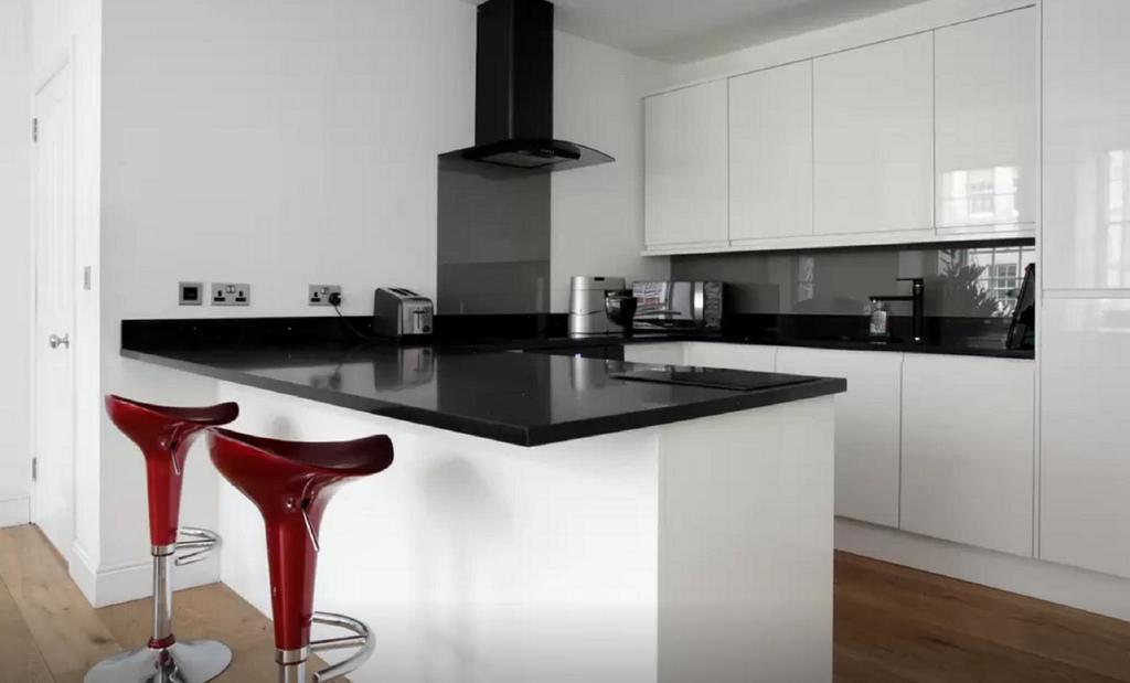 Clamshell Land - Royal Mile Apartment Edinburgh Room photo